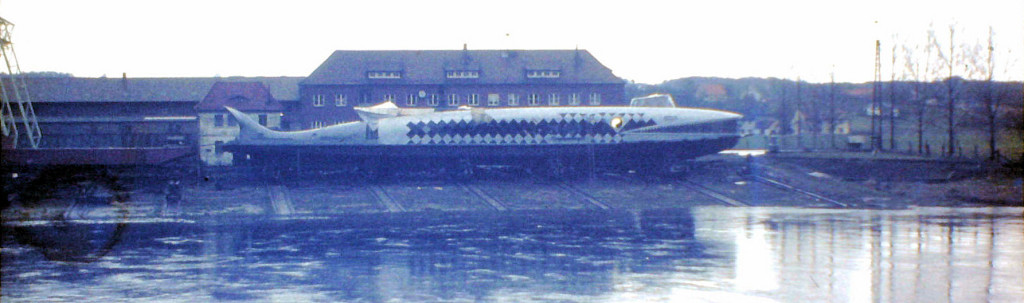 Das Bild ist aus 1972, als in Vlotho das Unterhaltungsschiff Moby Dick gebaut wurde. Heute fährt es in Berlin auf der Havel.