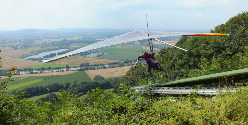 Abflug eines Drachenflieger an der Wittekindsburg