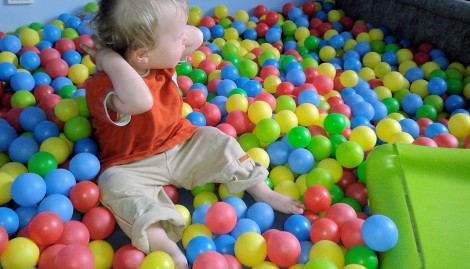 Bällebad in der Spielwohnung