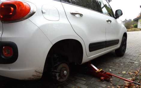 Reifenwechsel beim Fiat 500l