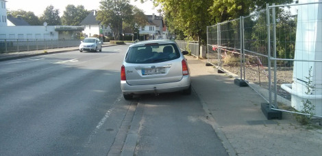 Völlig verständlich, wo soll der Fahrer auch sonst telefonieren? War mega-sauer, als ich ihn angesprochen habe.