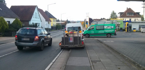 Wenn ich nur kurz was an der Tanke brauche, dann parke ich halt auf dem Radweg. Wen interessiert's?