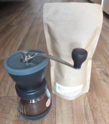 Neue Kaffeemühle mit ganzen Bohnen