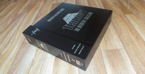 The Definitive Collectors Edition - inkl. dem Buch in einwandfreiem Zustand und dem Booklet komplett ohne Knicke. Natürlich auch die drei Filme auf insgesamt 9 Laserdiscs.