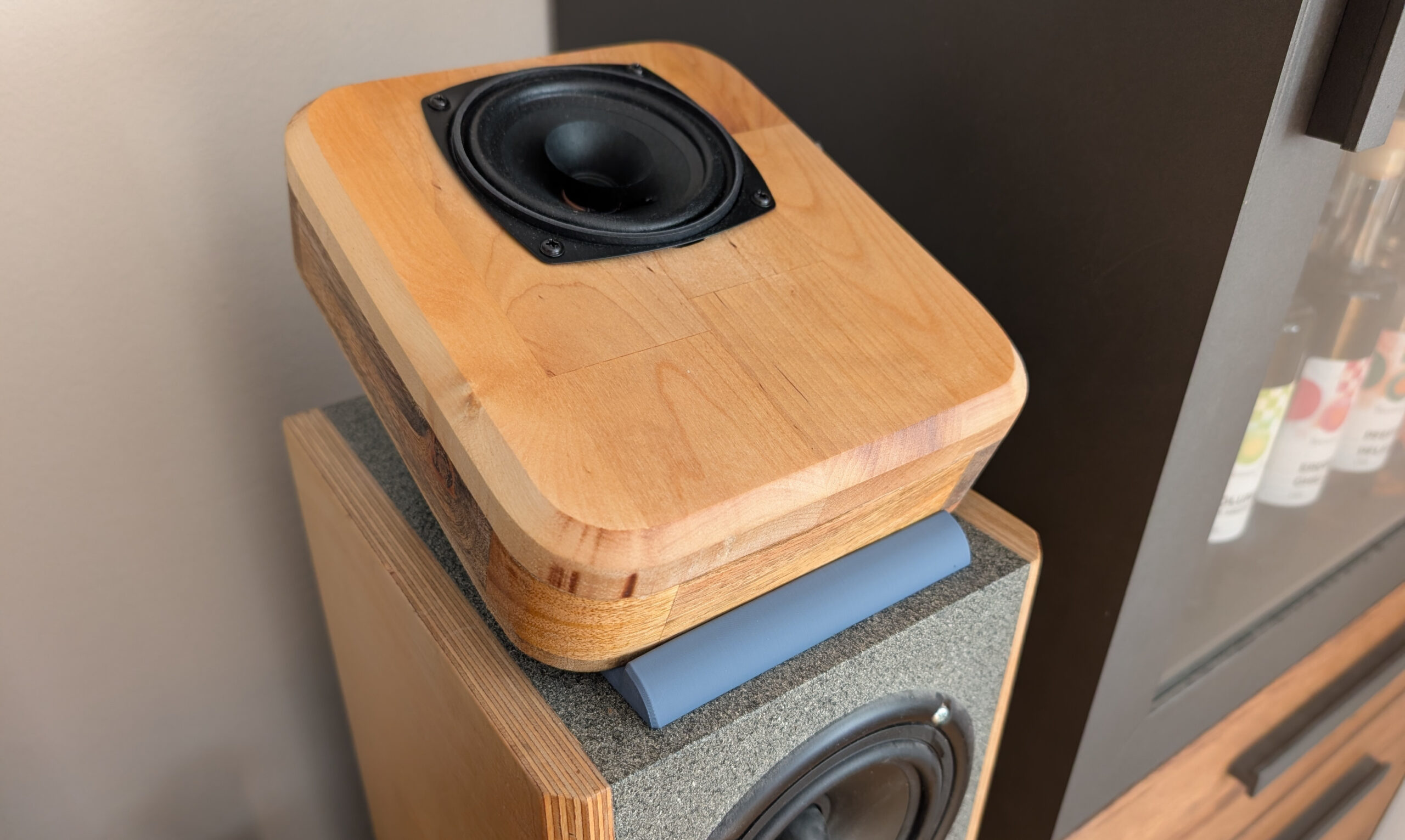 Halter für Dolby Atmos Upfiring-Lautsprecher