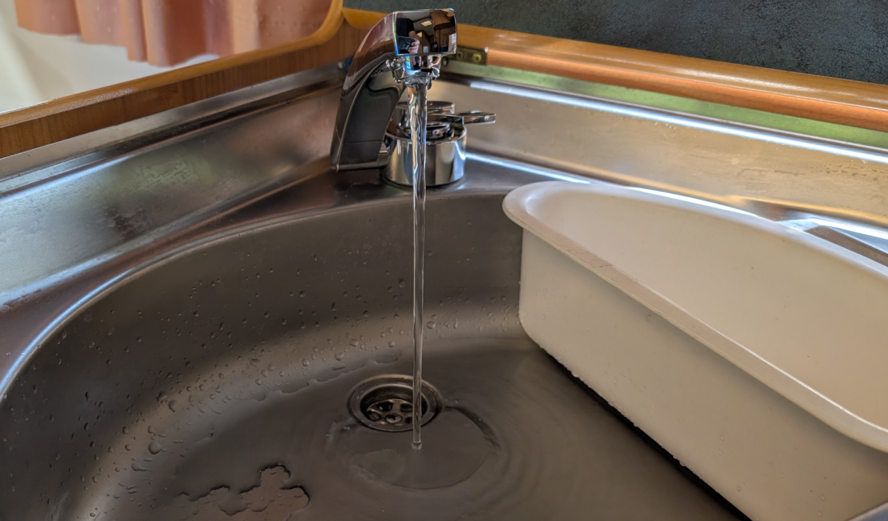 Eriba Nova 545 – neuer Wasserhahn in der Küche